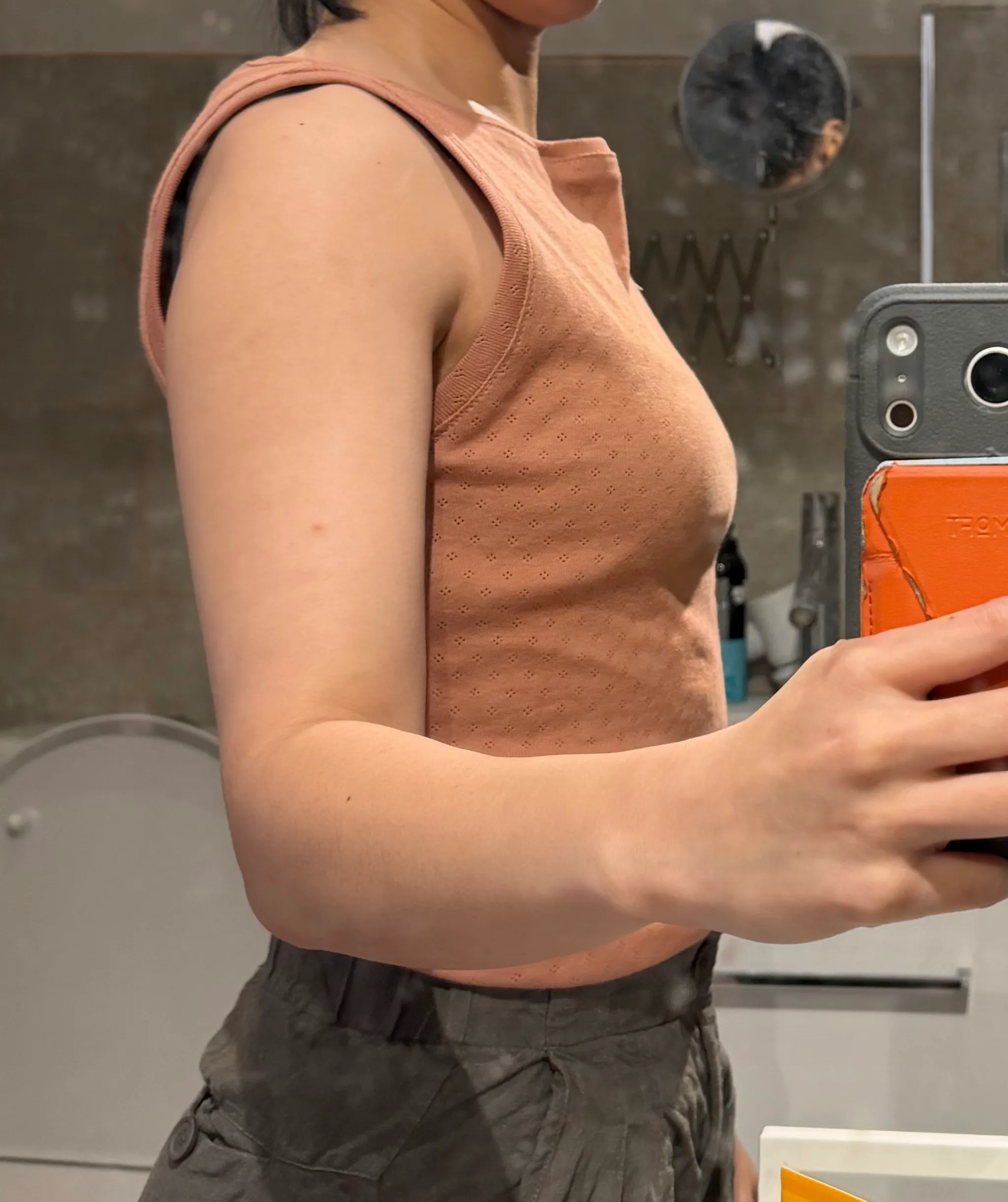 side view mirror of neckline gaping in the boatneck