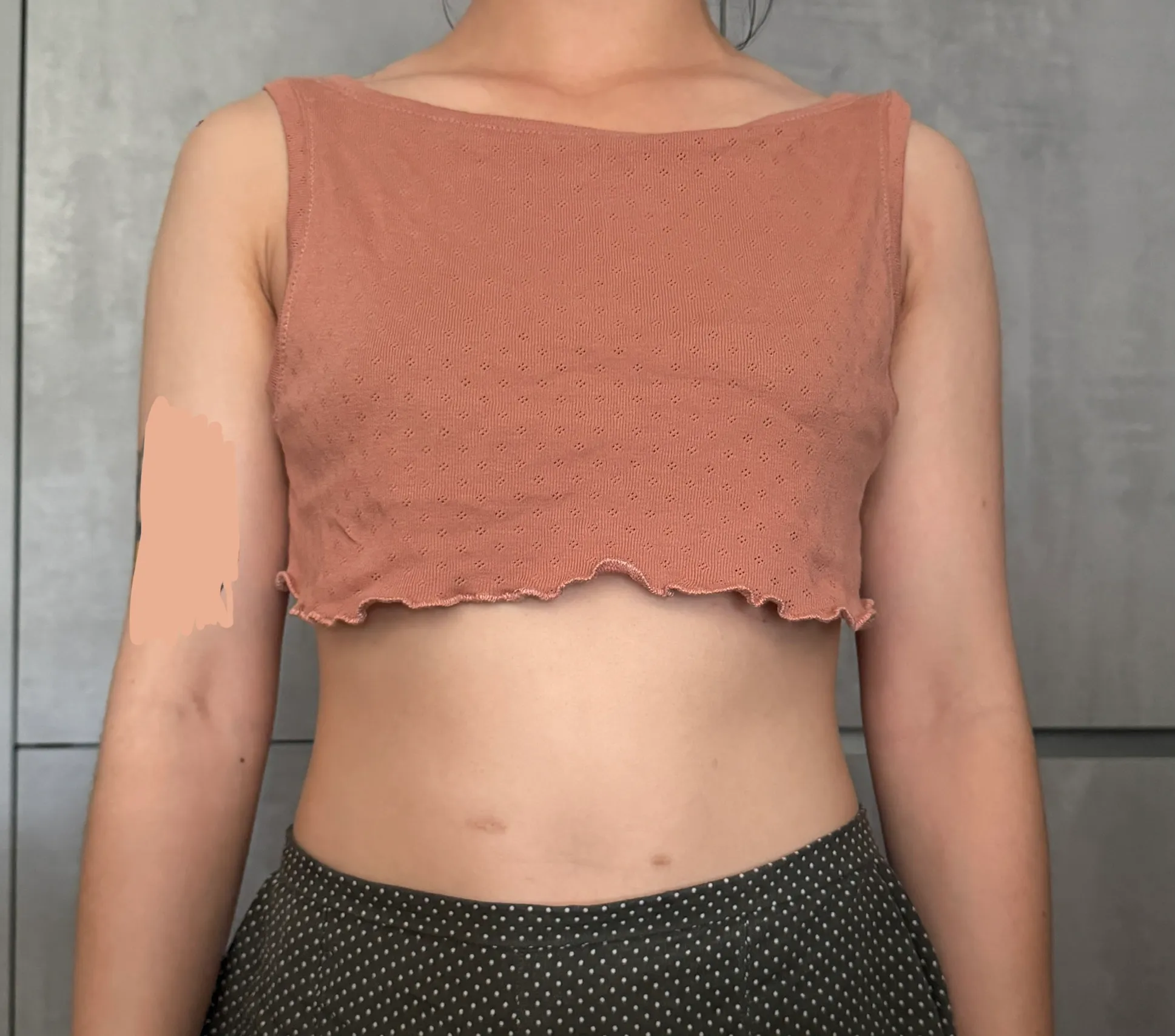 front view of cropped honeygirl with lettuce edge